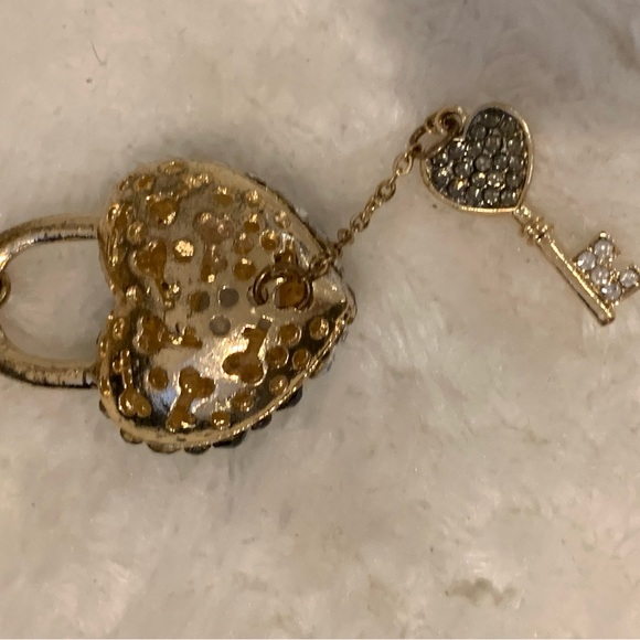 MICHEAL KORS BLACK PEBBLE LEATHER BAG WITH GOLD HARDWARE AND CHARM - Picture 11 of 16